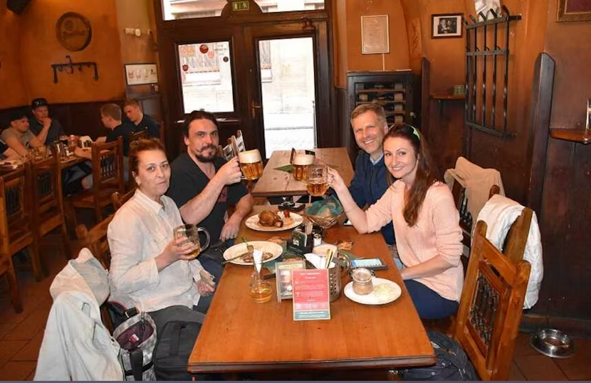 Prague legendary beer tour with dinner image 2