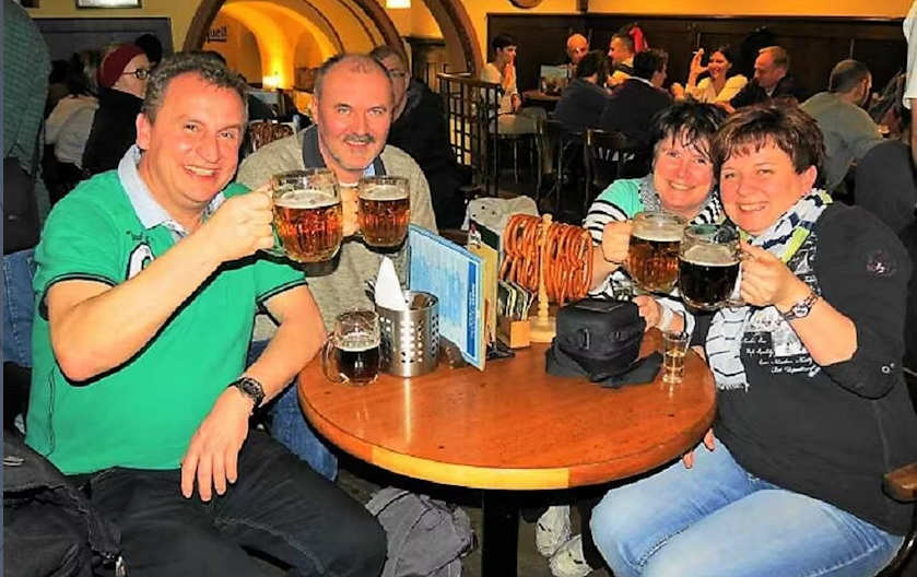 Prague legendary beer tour with dinner image 1