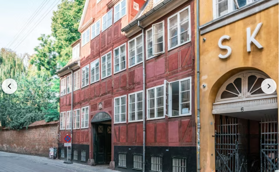 Detect traces of old Copenhagen in a private walking tour image 2