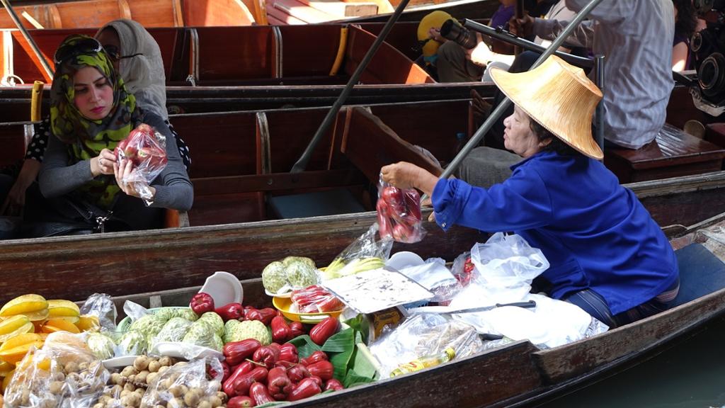 Visit Damnoen Saduak and Maeklong Train Market image 2