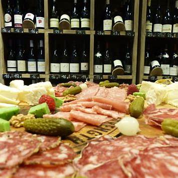 4-Hour Food Tour in Vieux Lyon image 2