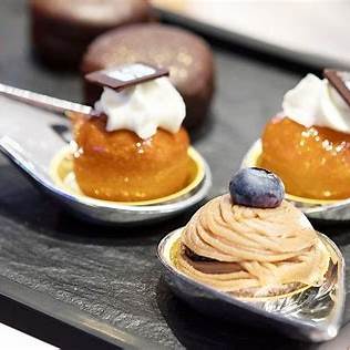Food Market Tour in Les Halles of Lyon-Paul Bocuse